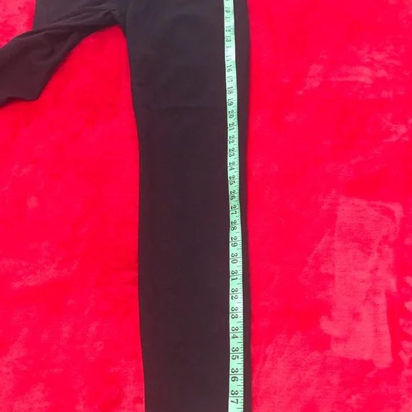 🌼🌼🌼🌼Black heavy leggings by Liverpool🌼🌼Size 8/29. Like new🌼🌼 - Picture 6 of 8